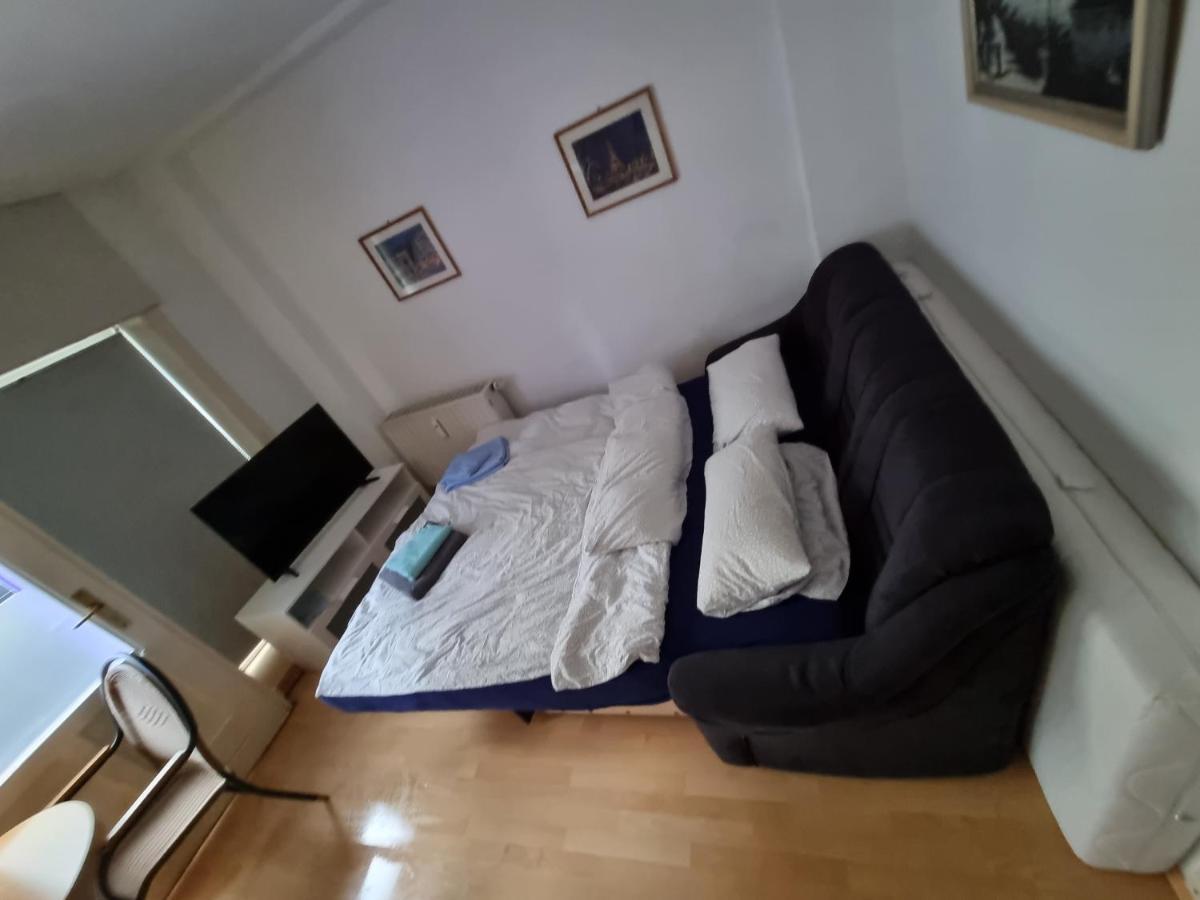 Zentrale 2 Zimmer Eg Wohnung Mit Balkon 라이프치히 외부 사진